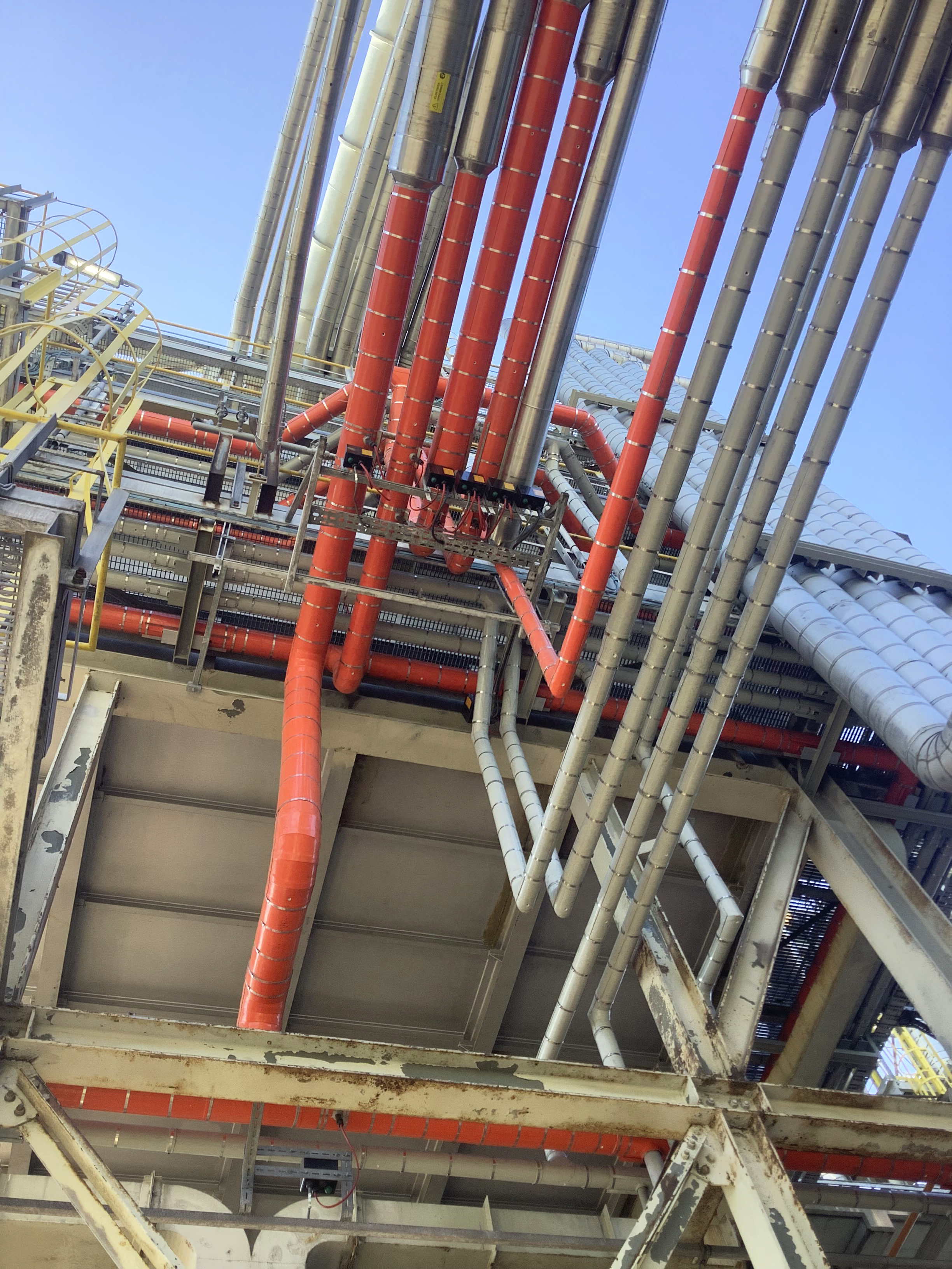 Mongstad refinery has upgraded its pipe insulation with Benarx® All-in-One. Photo: Beerenberg. 