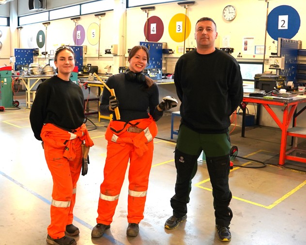 Jessica Holsen and Aurelia Parafianowicz with their instructor, Rafal Zurowski, competing at the Norwegian Insulation Championship.